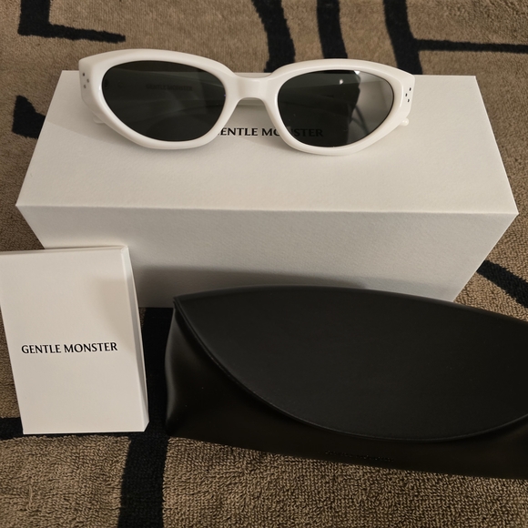 White and Black Sunglasses - Picture 7 of 7